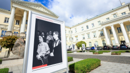 63 dni wolności - wystawa poświęcona życiu codziennego podczas Powstania Warszawskiego, otwarta przed Mazowieckim Urzędem Wojewódzkim, fot. PAP, Sz. Pulcyn 