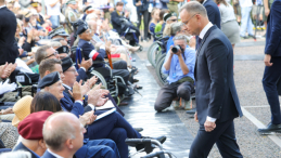 Prezydent Andrzej Duda podczas uroczystości z okazji 80. rocznicy Powstania Warszawskiego, fot. PAP/R. Guz