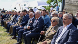 Płk Stanisława Kociełowicz ps. Iskierka (2P) podczas polowej mszy świętej przy kościele w Skorbucianach w intencji żołnierzy Armii Krajowej z okręgów wileńskiego i nowogródzkiego poległych w walce o Wilno. 06.07.2024. Fot. PAP/A. Zawada