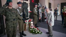 Ostatni żyjący obrońca Reduty PWPW Juliusz Kulesza podczas uroczystości. Fot. PAP/M. Obara