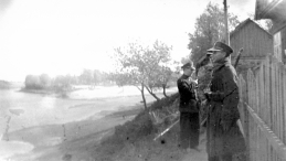 Patrol żołnierzy KOP-u nad lewym brzegiem Dźwiny, 1934 r. /Źródło: Narodowe Archiwum Cyfrowe