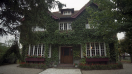 Siedziba Instytutu Literackiego przy Avenue de Poissy 91. Maisons-Laffitte, 1997 r. Fot. PAP/J. Ruciński