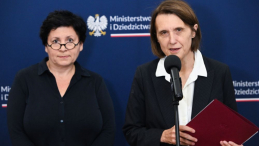 Minister kultury i dziedzictwa narodowego Hanna Wróblewska (P) oraz stołeczna radna Agata Diduszko-Zyglewska na briefingu prasowym w siedzibie MKiDN w Warszawie dot. tematów debat panelowych zgłoszonych na współKongres Kultury. Fot. PAP/R. Pietruszka