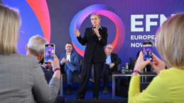 Minister edukacji Barbara Nowacka (C) podczas panelu „Umiejętności przyszłości” w ramach XIII edycji Europejskiego Forum Nowych Idei (EFNI) w Sopocie. Fot. PAP/A. Warżawa