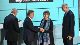 Ewa Teleżyńska-Sawicka i Paweł Sawicki zostali laureatami nagrody POLIN 2024, fot. PAP/R. Pietruszka
