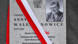 Tablica poświęcona Annie Walentynowicz na budynku NSZZ "Solidarność" w Gdańsku, fot. PAP/A. Warżawa