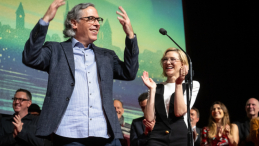 Rodrigo Prieto i Cate Blanchett na festiwalu EnergaCamerimage w Toruniu, fot. PAP/T. Żmijewski