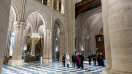 Kończy się odbudowa katedry Notre Dame w Paryżu. Otwarcie już w grudniu, odwiedził ją Emmanuel Macron, prezydent Francji, fot. PAP/EPA/POOL/Ch.  Petit Teson