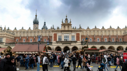 Jarmark bożonarodzeniowy na Rynku Głównym w Krakowie, fot. PAP/Ł. Gągulski