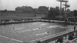 Pierwsza runda mistrzostw Polski w piłce wodnej na basenie Legii, Warszawa, 25 czerwca 1948 r.  /PAP/CAF
