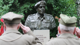 Gen. Stanisław Maczek (popiersie w Krakowie), fot. PAP/J. Bednarczyk