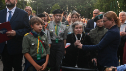 Wanda Traczyk-Stawska i Jan Ołdakowski podczas obchodów 80. rocznicy Powstania Warszawskiego, fot. PAP/P. Nowak