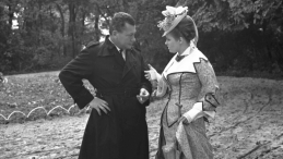 Reżyser Wojciech Jerzy Has (L) i aktorka Beata Tyszkiewicz (P) na planie filmu pt. Lalka, wg Bolesława Prusa, 1967 r. PAP/Biernacki