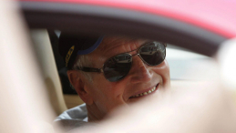 Amerykański aktor i reżyser Paul Newman na torze wyścigowym Mondello w Irlandii w 2004 roku. EPA/Cathal Mc Naughton/ SHOWBIZ EPIX