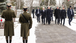 Prezydent Andrzej Duda na Powązkach Wojskowych w trakcie uroczystości z okazji Narodowego Dnia Pamięci Żołnierzy Armii Krajowej, fot. PAP/Tomasz Gzell