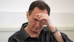 Oleg Zakirov podczas promocji swojej książki "Obcy element", 23 czerwca 2010 r. PAP/Adam Ciereszko