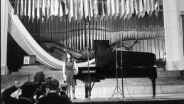 VII Międzynarodowy Konkurs Chopinowski w Warszawie. Przesłuchania III etapu - Marta Argerich z Argentyny. Fot. PAP/CAF-Stanisław Dąbrowicki