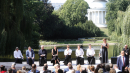 W 2024 r. w Ogrodzie Saskim odbyło się Narodowe czytanie poezji Juliusza Słowackiego. Fot. PAP/Rafał Guz 