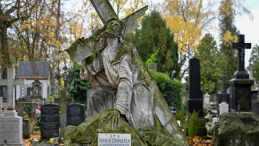 Stare Powązki w Warszawie. Fot. PAP/Darek Delmanowicz