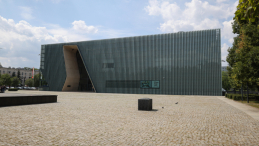 Gmach Muzeum Historii Żydów Polskich POLIN. Fot. PAP/Albert Zawada