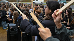 Misterium „Lublin. Fuga śmierci” Zespołu Ośrodka „Brama Grodzka – Teatr NN” u podnóża Zamku w Lublinie. Fot. PAP/Wojtek Jargiło