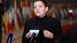 Minister kultury i dziedzictwa narodowego Marta Cienkowska przemawia podczas spotkania Rady UE ds. Edukacji, Młodzieży, Kultury i Sportu w Brukseli, Belgia, 28 listopada 2025 r. Fot. EPA/OLIVIER HOSLET