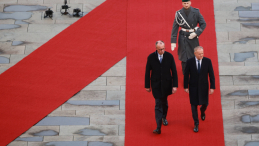Premier Donald Tusk i kanclerz Friedrich Merz w Berlinie. Fot. PAP/EPA/Clemens Bilan