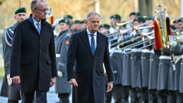 Premier Donald Tusk i kanclerz Friedrich Merz w Berlinie. Fot. PAP/Radek Pietruszka