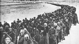 Niemieccy, włoscy, węgierscy i inni żołnierze schwytani pod Stalingradem w 1943 r. Fot. Leonid Velikzhanin, Public domain, via Wikimedia Commons