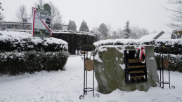 Obelisk w Dębowcu upamiętniający miejsce pierwszego zrzutu cichociemnych. Fot. PAP/Andrzej Grygiel   