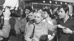 Krystyna Janda i Jerzy Radziwiłowicz na planie filmu Andrzeja Wajdy Człowiek z żelaza. Fot. PAP/Witold Rozmysłowicz