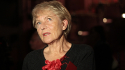 Małgorzata Szejnert podczas gali w Teatrze Narodowym w Warszawie z okazji otrzymania Nagrody Mediów Publicznych Cogito za książkę "Czarny Ogród", 2008 r. Fot. PAP/Leszek Szymański