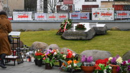 Grób ks. Jerzego Popiełuszki przy kościele św. Stanisława Kostki na warszawskim Żoliborzu. PAP/Piotr Nowak