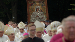 Gietrzwałd, (woj. warmińsko-mazurskie) 10.09.2017 r. Uroczysta procesja z okazji 140. rocznicy objawień maryjnych w Sanktuarium Maryjnym w Gietrzwałdzie. Fot. PAP/Tomasz Waszczuk