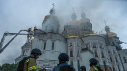 Historyczny klasztor Ławra Peczerska w Kijowie stanął w płomieniach w rezultacie ataku rosyjskich rakiet i dronów. Fot. PAP/Vladyslav Musiienko