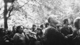 Demonstracja przed budynkiem Komitetu Wojewódzkiego PZPR w Płocku w czerwcu 1976 roku. Fot. IPN