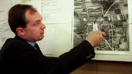 WARSZAWA, 28.03.2001 Rada Ochrony Pamięci Walk i Męczeństwa ustaliła dokładne miejsce w Jedwabnem, w którym stała stodoła, gdzie spalono mieszkających w tej miejscowości Żydów. Poinformował o tym w środę podczas konferencji prasowej Andrzej Przewoźnik (na zdjęciu), sekretarz generalny Rady Ochrony Pamięci Walk i Męczeństwa.Fot. PAP/Tomasz Gzell