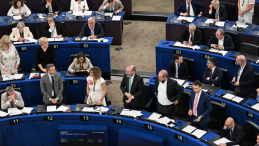 Europoseł Andrzej Halicki (miejsce nr 11) na sali obrad Parlamentu Europejskiego w Strasburgu. PE głosuje nad rezolucją na temat postępów w procesie akcesyjnym Ukrainy. Fot. PAP/Wiktor Dąbkowski