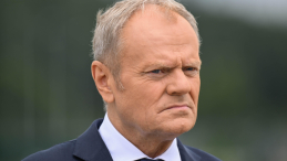 Osieki Lęborskie, (woj. pomorskie), 10.07.2026. Premier Donald Tusk podczas uroczystego zakończenia budowy „Stacji 400 kV Choczewo” w Osiekach Lęborskich. Fot. PAP/Andrzej Jackowski