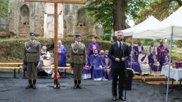 Wicepremier i szef MON Władysław Kosiniak-Kamysz podczas uroczystości z okazji rocznicy zbrodni wołyńskiej w miejscowości Ołyka. Fot. PAP/Vladyslav Musiienko