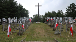Obchody Dnia Pamięci Ofiar Obławy Augustowskiej przy Wzgórzu Krzyży w Gibach, Fot.  PAP/Artur Reszko