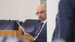 Warszawa, 6.08.2026. Wiceprezes Instytutu Pamięci Narodwej Mateusz Szpytma na sali obrad Senatu w Warszawie. Fot. PAP/Leszek Szymański