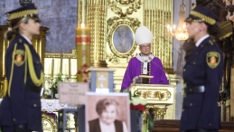Abp Adrian Galbas podczas uroczystości pogrzebowych Wandy Traczyk-Stawskiej. Fot. PAP/Leszek Szymański