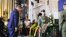 Prezydent Warszawy Rafał Trzaskowski podczas uroczystości pogrzebowych Wandy Traczyk-Stawskiej. Fot. PAP/Leszek Szymański