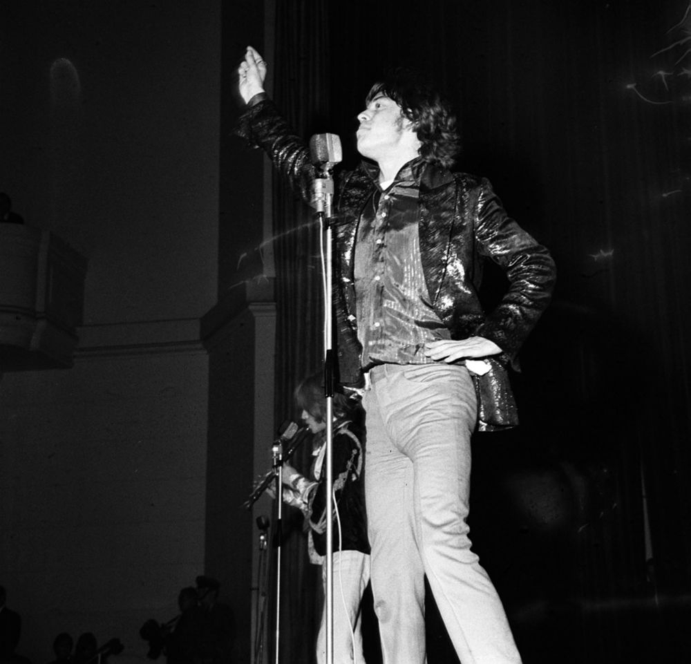 Koncert The Rolling Stones w Sali Kongresowej. Nz. Mick Jagger. Warszawa, 13.04.1967 r. Fot. PAP/CAF/C. Langda 