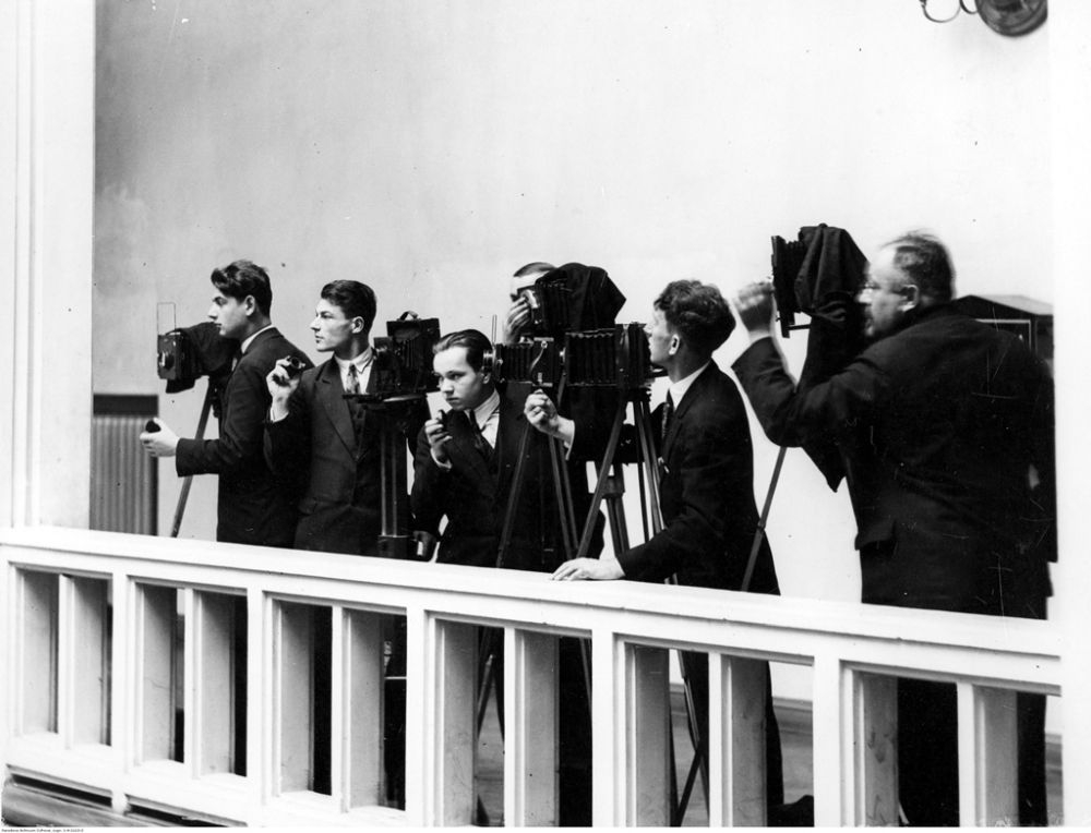 Warszawa, 26 listopada 1930. Fotoreporterzy przy pracy podczas posiedzenia Sejmu. Fot. ze zbiorów NAC.