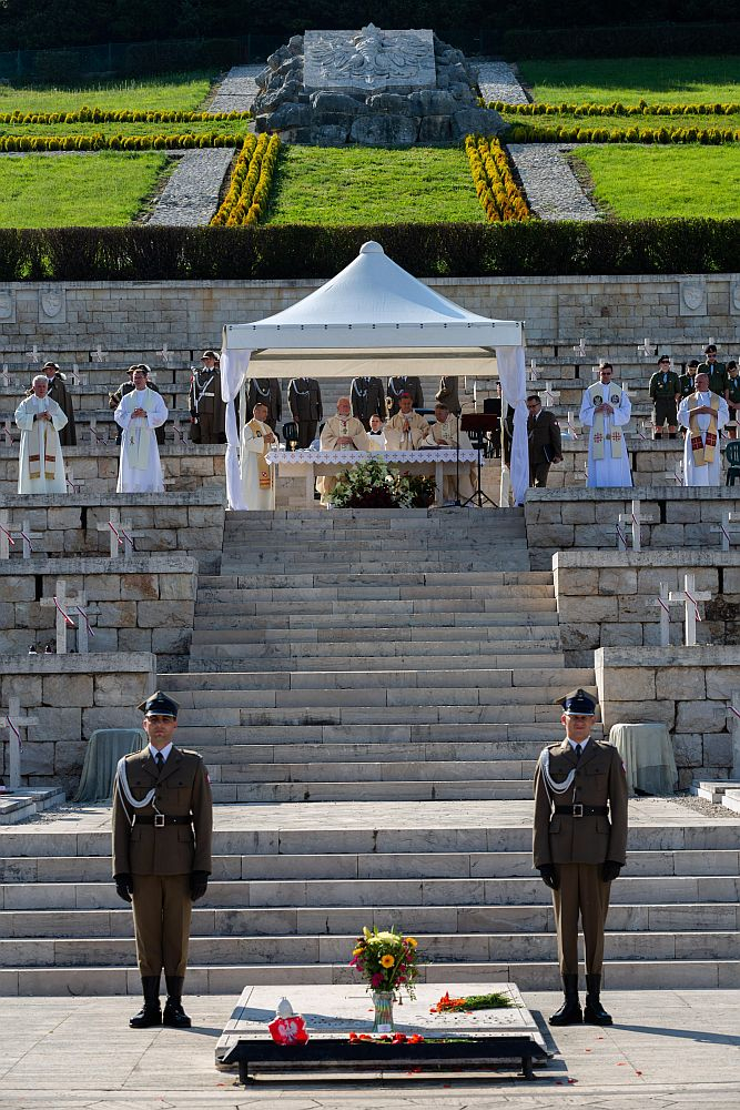 Uroczysta msza święta na Polskim Cmentarzu Wojennym na Monte Cassino. Fot. PAP/A. Guz
