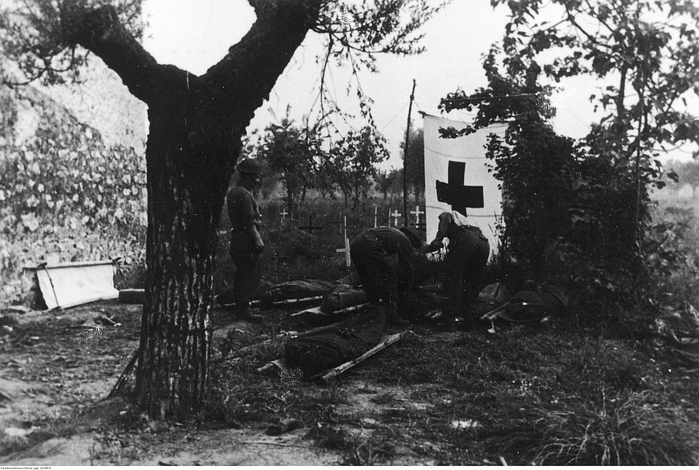 2. Korpus Polski w bitwie o Monte Cassino: pochówek poległych na prowizorycznym cmentarzu w Acquafondata. Fot. NAC