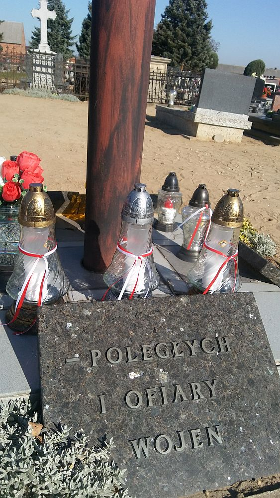 Cmentarz w Kołaczkowicach (gmina Miejska Górka, powiat rawicki). Fot. Dariusz Niedźwiedź