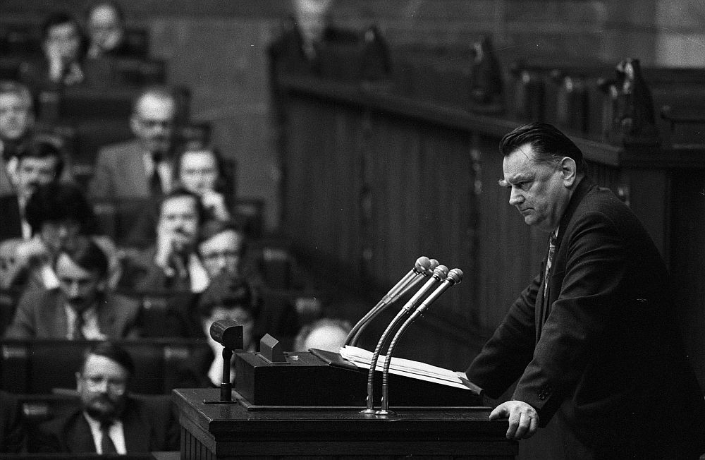 Głosowanie nad wyborem nowego rządu Jana Olszewskiego. 23.12.1991. Fot. PAP/I. Radkiewicz